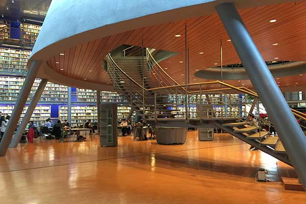 TU Delft, biblioteka przy politechnice, fot. Rusly95 / Shutterstock.com