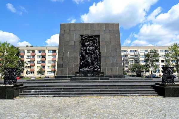 Pomnik Bohaterów Getta w Warszawie (Warsaw Ghetto Heroes Monument). Fot. Adrian Grycuk
