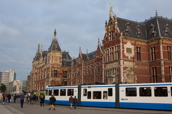 Dworzec główny w Amsterdamie, fot. Birute Vijeikiene / Shutterstock.com